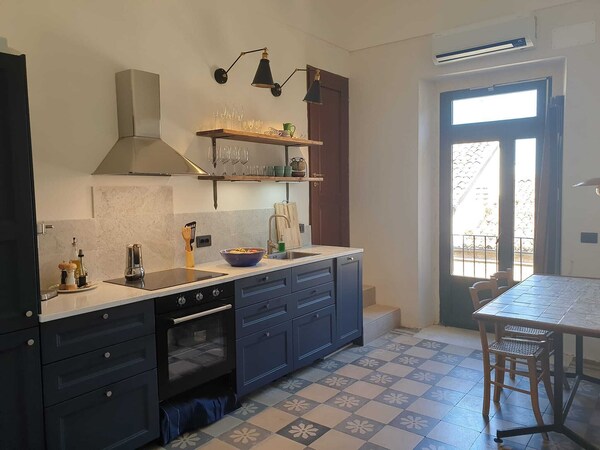 Townhouse With Roof Terrace And Sea View In Lovely Beachtown - Vasto