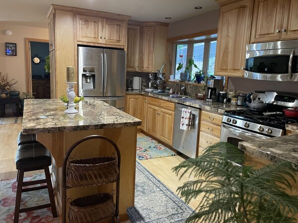 1 Bed, 2 Bath Completely Updated Home - Humboldt Redwoods State Park, Weott
