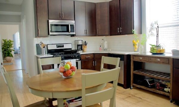 Amazing, Sunny And Spacious 3bd/ 1ba-minutes From Downtown - メルローズ・パーク, IL