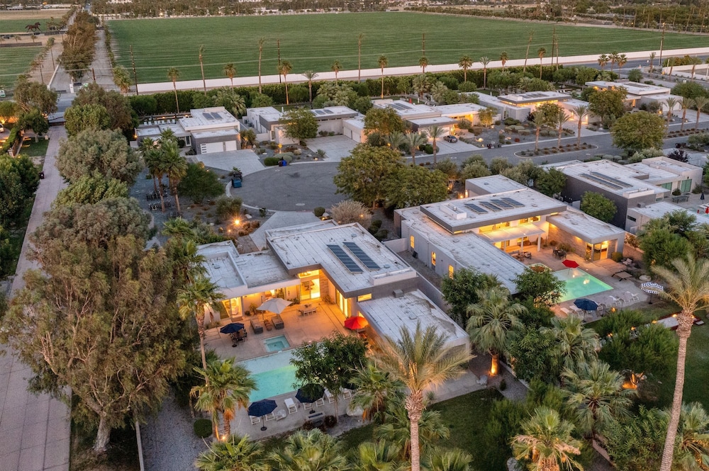 Polo Villa 1 By Avantstay Features Expansive Pool, Spa & Outdoor Firepit 260-322 5 Bedrooms - La Quinta, CA