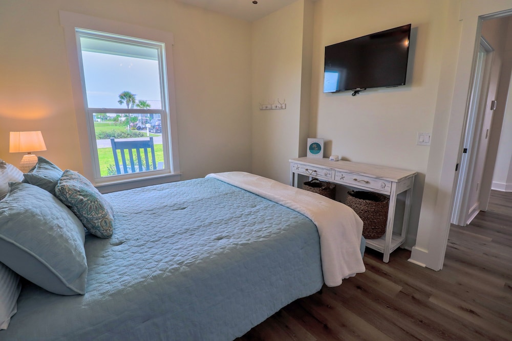 "Stella Maris", New Coastal Home In Quiet Neighborhood! Option To Rent Onsite Golf Cart. - Mexico Beach, FL