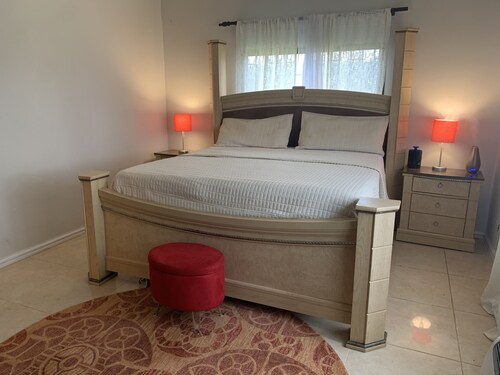 Cheerful 2-bedroom Luxury Home With Gazebo - Monrovia