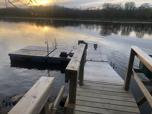 Waterfront Cabin With Hot Tub - Portage, WI