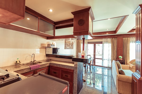 Large And Luxury Apartment With Panoramic Seaview, At 80 M High, A Quiet Place. - Patong Beach