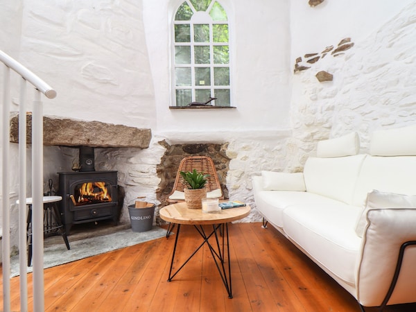 Rosewood, Pet Friendly, Character Holiday Cottage In Threemilestone - St Agnes