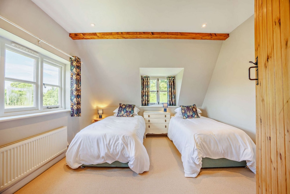 Beautifully Presented Holiday Home In Bourton-on-the-water - Burghfield Cottage - キンガム