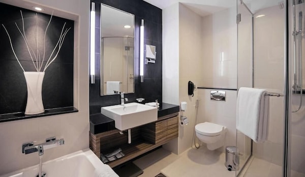 One Bedroom Apartment In Jlt Cluster T Near Al Seef Tower 3 By Luxury Bookings - Dubai