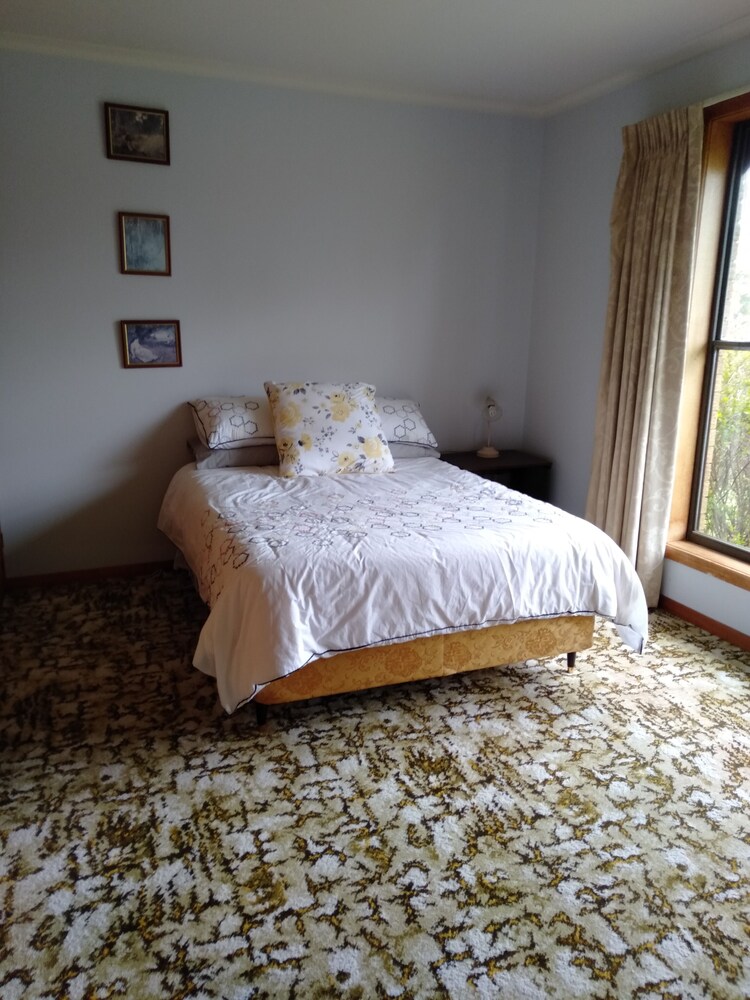 Family Home, Close To Bush Walks And Central To Pyrenees Wine Trail. - Beaufort