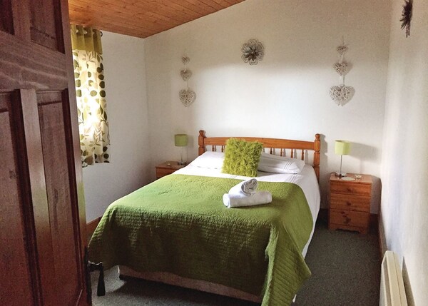 3 Bedroom Accommodation In Bron-y-garth, Oswestry - 란골렌
