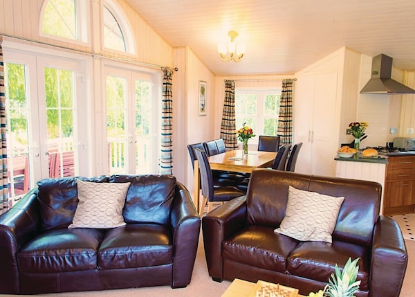 2 Bedroom Accommodation In Milford-on-sea, Nr Lymington - Hampshire