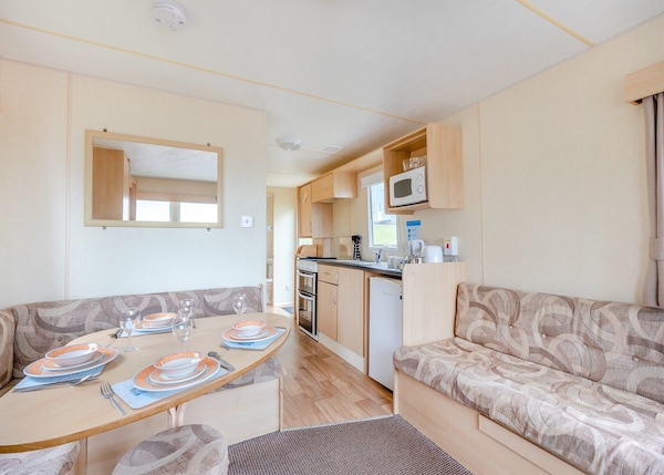 2 Bedroom Accommodation In Brixham, Torbay - Paignton