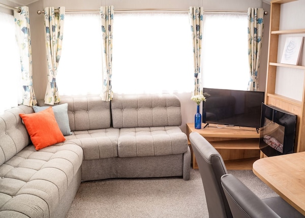 2 Bedroom Accommodation In Selsey, Chichester - Bognor Regis