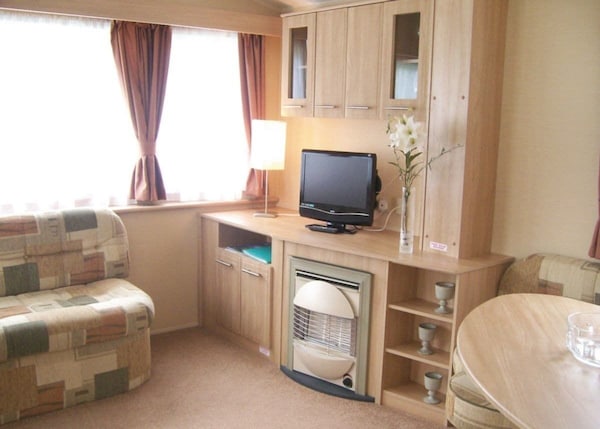 2 Bedroom Accommodation In Buxton - Buxton