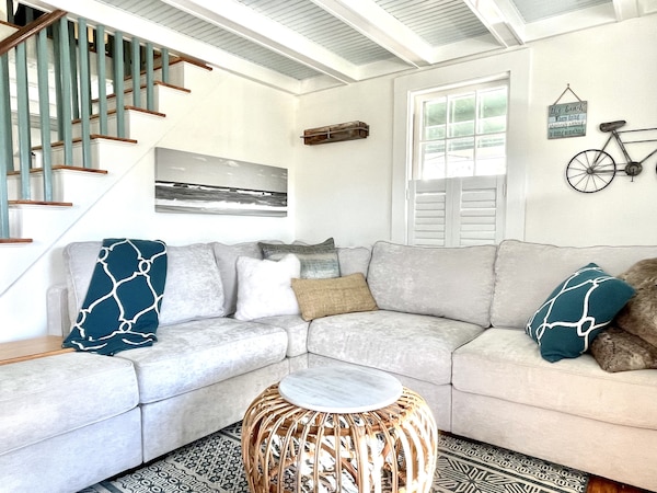 Ob Cozy-cottage-glam Off Circuit With Great Outdoor Living - Martha's Vineyard, MA