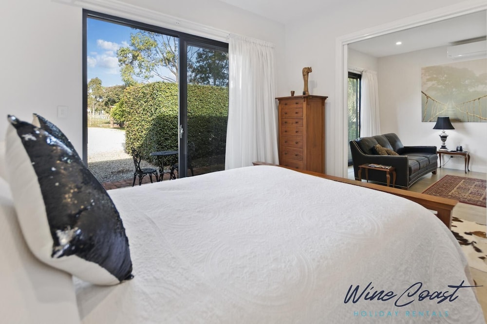 Hideaway Nook By Wine Coast Holiday Rentals - Situated At The End Of A Typical Dirt Country Driveway, With Vines Blanketing You On Either Side, Hideaway Nook Offer The Perfect Little Getaway For Couples. - McLaren Vale