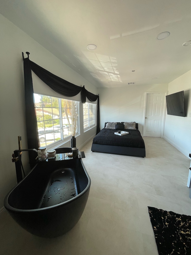 Huge 4 Bedroom Luxury Villa With Pool And Jacuzzi - Silverado Canyon, Silverado