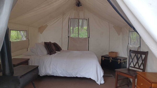 Glamping Wall Tent 2 / 1 Queen - モンタナ州
