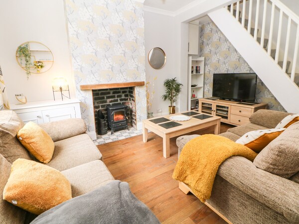 Appletree Cottage, Pet Friendly, Character Holiday Cottage In Clowne - Nottinghamshire