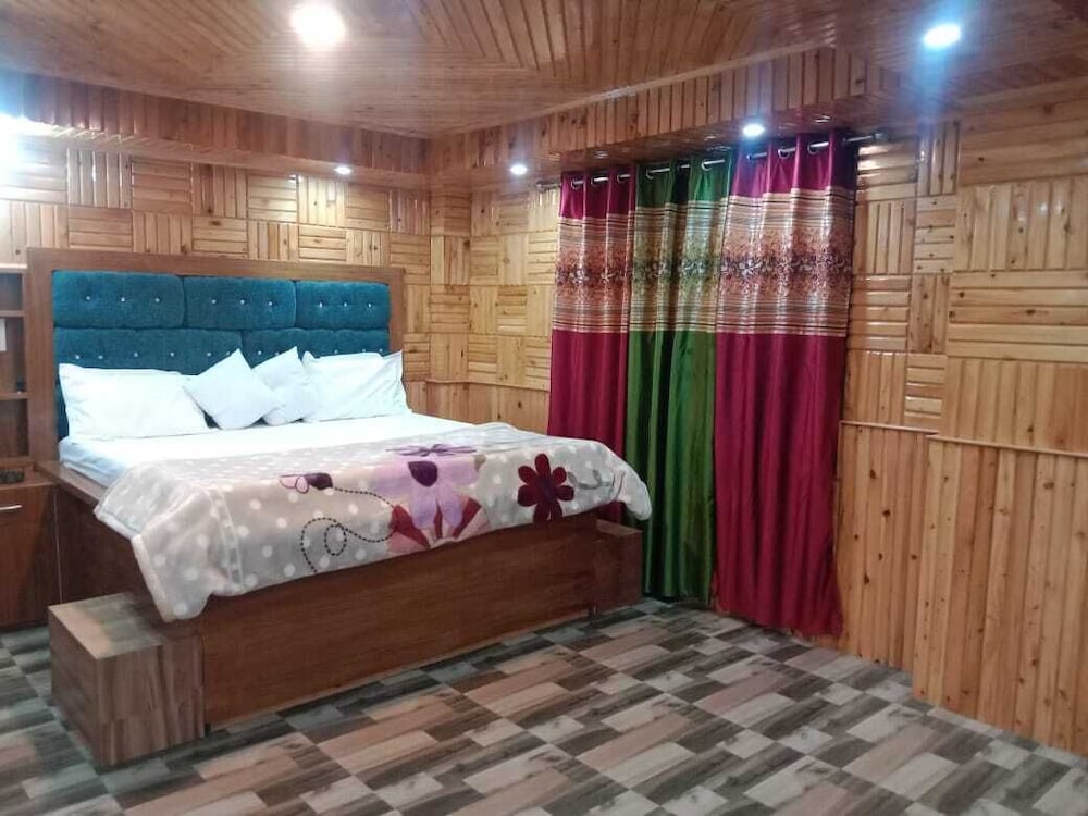 4 Bedroom Cottage By Silvermoon Homestay Shimla | Near Fagu - Kufri - Cheog
