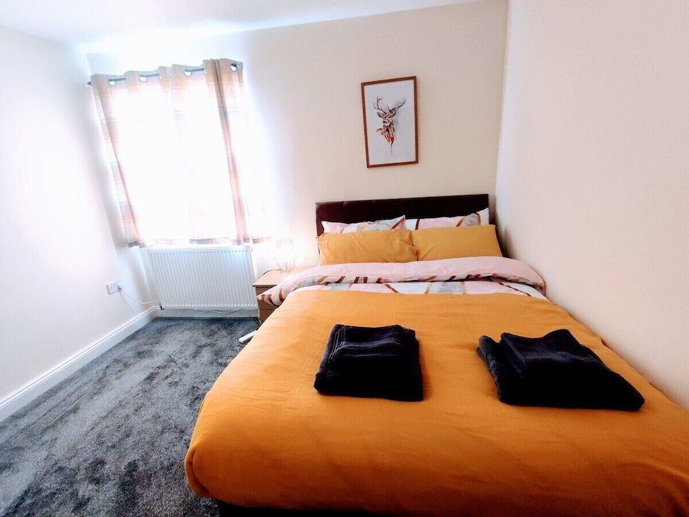 Crystal Suite 3 Is Outside The Metro Station And A Short Walk To The Fish Quay.. - South Shields