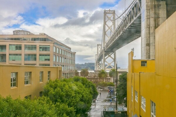 Bay Bridge Sunrise Views - 2 Bedroom Condo - South Park - San Francisco