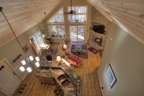 Chalet On The Green - Luxurious And Rustic Vacation Home With Golf Course Views - Helen, GA