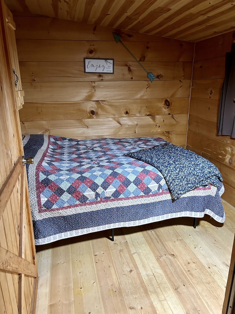 Rural Cabin In The Woods - Viroqua, WI
