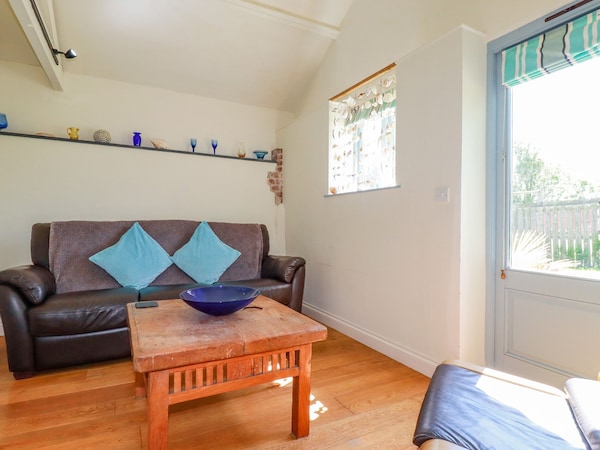 Cameo, Pet Friendly, With A Garden In Bude - Bude