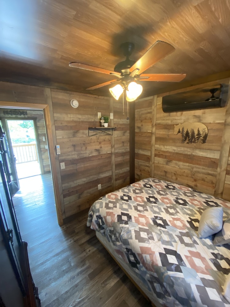Relaxing Waterfront Cabin With A Loft! - Wilbur Lake, TN