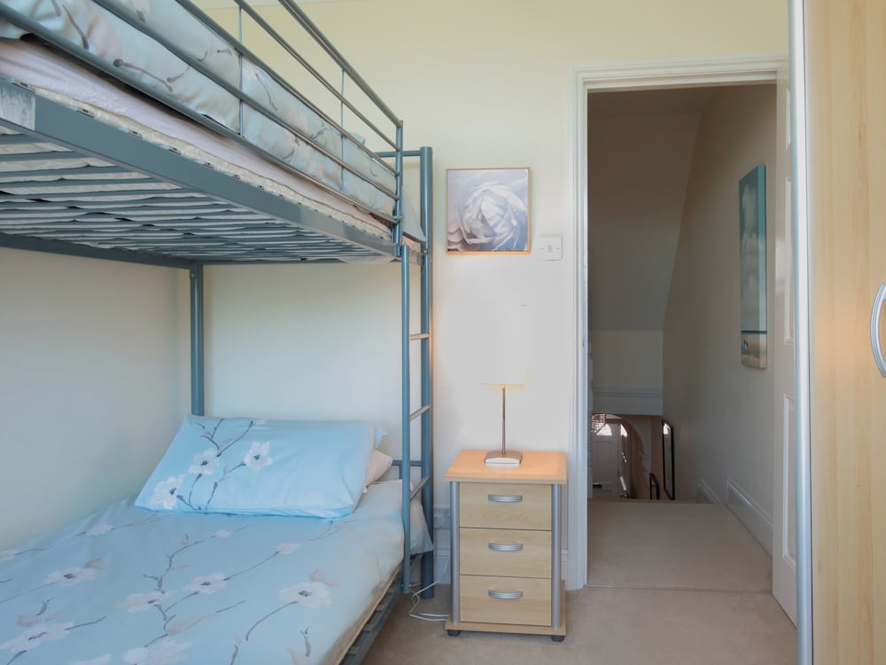 3 Bedroom Accommodation In Portland - Weston
