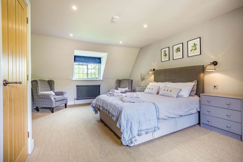 Large Family Friendly Holiday Home In The Cotswolds - Willows House - 킹햄