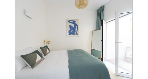 Le Marais One Bedroom Apartment - Aubervilliers