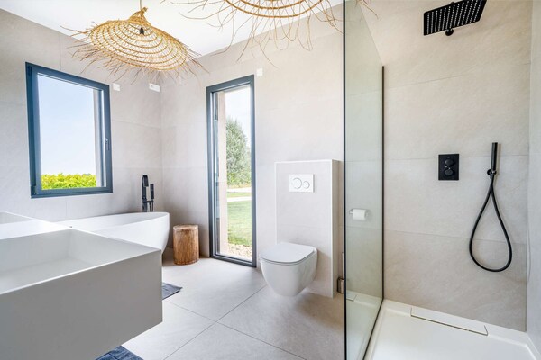 Propriété Vue 360° Piscine & Spa  Bersy Luxury Properties®  Vue Unique Mont Ventoux - Carpentras