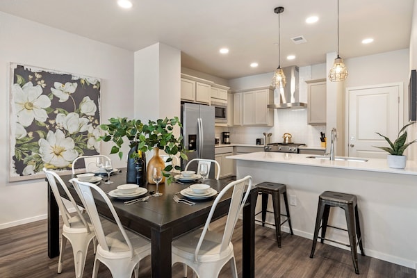 Modern Farmhouse Townhome  Great Central Location - Colorado State University, Fort Collins