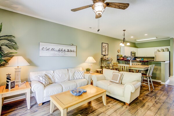 Comfortable Townhome With Loft, Shared Pool, Wifi, Ac, & W/d - Near Beach & Golf - Little River, SC