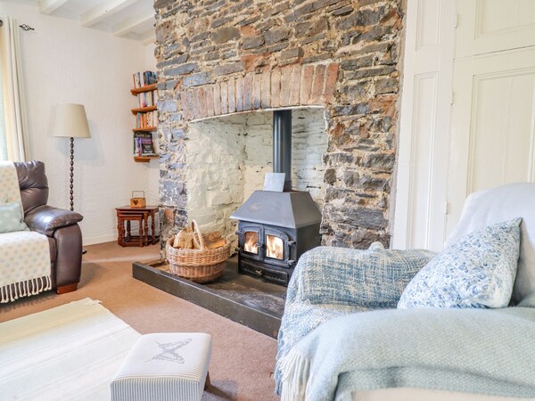 The Old Post Office, Pet Friendly, With Open Fire In Old Colwyn - Colwyn Bay