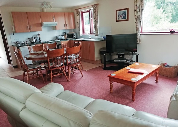 3 Bedroom Accommodation In St Clears, Carmarthenshire - Llansteffan