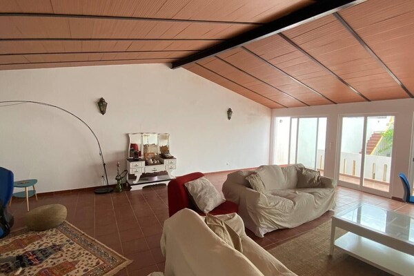 Charming 5-bed House In Granja - Mourão