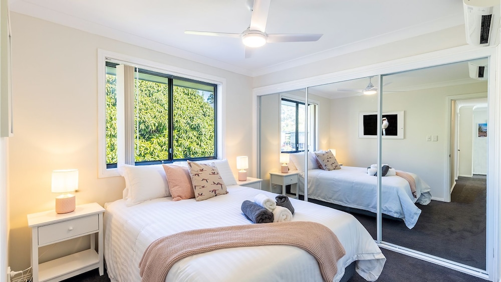 Akoya House 122 Tomaree Rd Pet Friendly Linen Air Conditioning Wifi And Boat Parking - Port Stephens