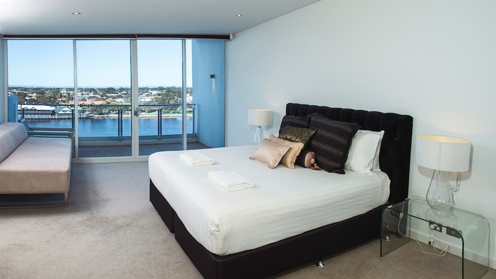 Bayview 705 - Spacious Modern Apartment With Water Views Ideal For Couples And Families - Mandurah