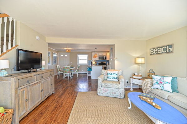 Upscale Waterfront Condo Short Walk To North Beach - Exeter, NH