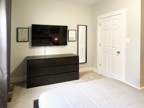 Safe, Quiet, Clean, Modern - Entire Place To Yourself In Sobro Indianapolis\n - Carmel, IN