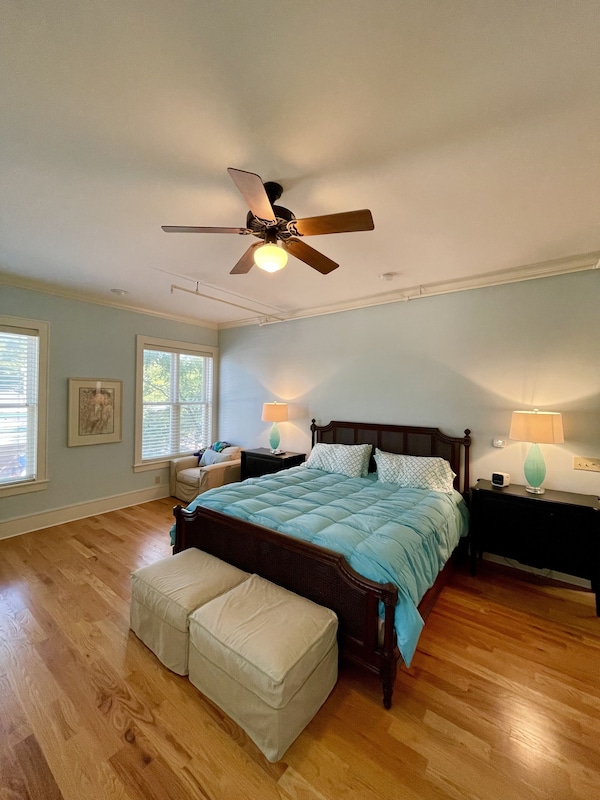 Luxury Downtown Loft 2 Bedroom\/ 2 Bath Home - Crystal Lake Township