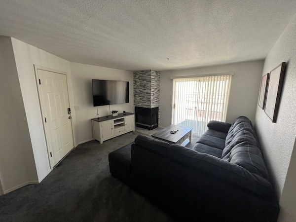 Lovely 1 Bed 1 Bath Just 3.5 Miles From Casino! - Laughlin, NV