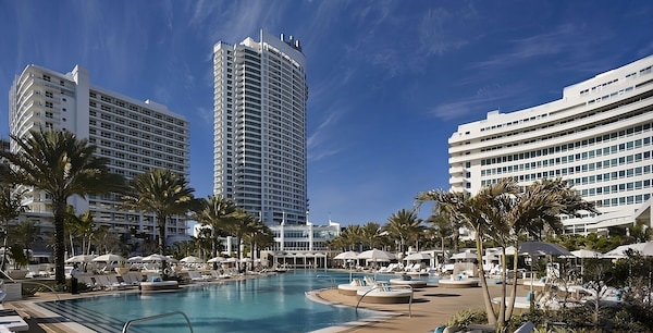 4 X Sorrento Oceanview Jr. Room W\/ King Bed At Fontainebleau Miami Beach - South Beach, FL