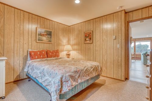 Central Manzanita Ocean-view Cottage Has Woodstove And Large Deck, Proximity - Manzanita, OR