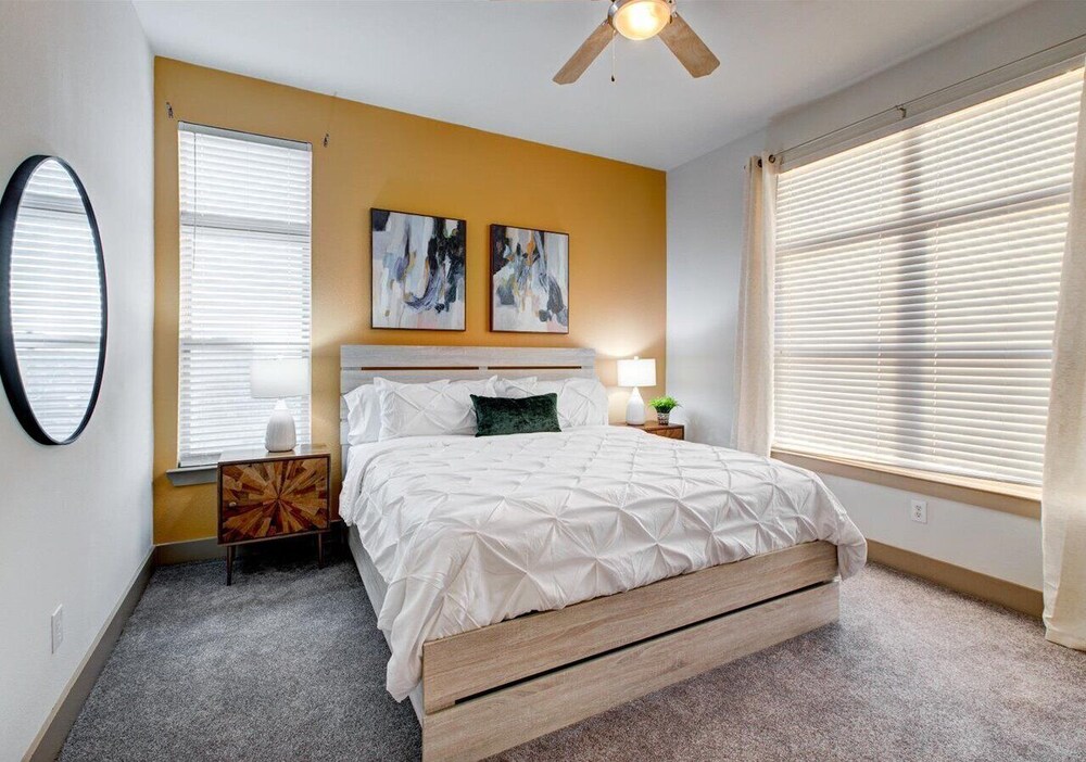 Studio | Downtown Dallas | King Bed | Gym | Parking | Wifi | Extended Stay - Bryan Place - Dallas