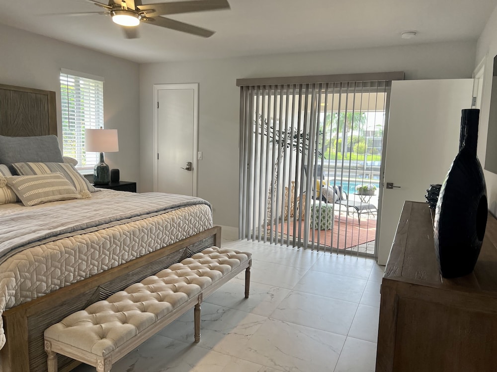A Happy Place Waiting For You. Just 7 Minutes Away From Fisherman’s Village! - Punta Gorda, FL