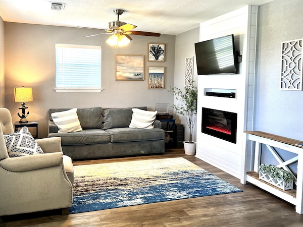 Anchors A-wave - Remodeled, Cozy 3/2 Home Is Ready For Your Coastal Vacation - Surfside Beach, TX