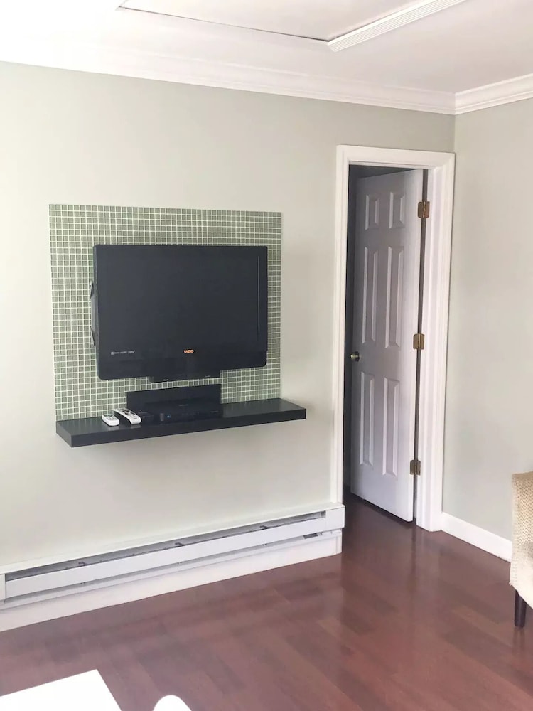 Studio Sized Home W/easy Access To Nyc Trains - Newark